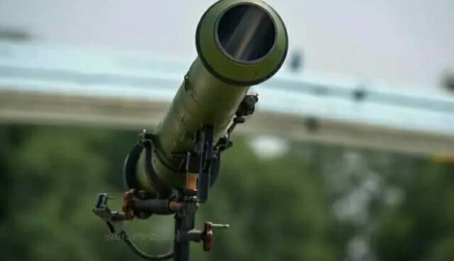 据悉,中国的pf98式120毫米反坦克火箭炮是在1999年首次由驻澳部队对外