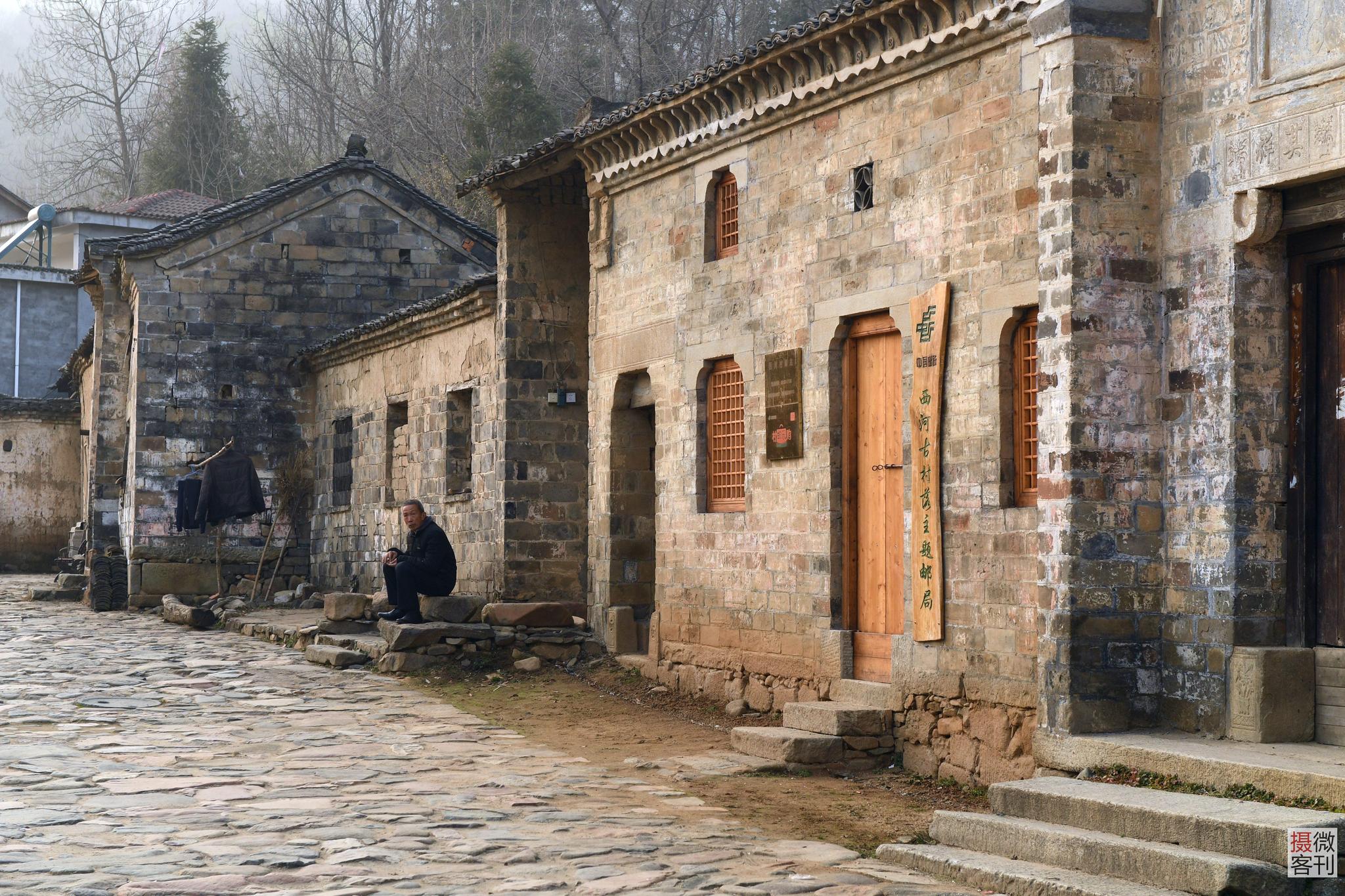 西河古村背靠当地狮子山依河而建,自然环境优美,近两年,随着开发旅游