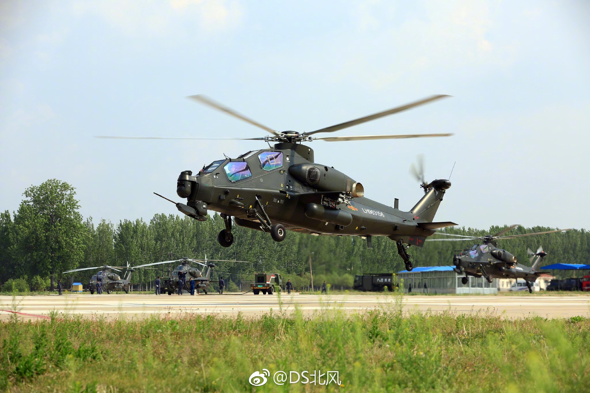 5月2日,第80集团军某陆航旅在驻训地组织开展模块战术飞行训练