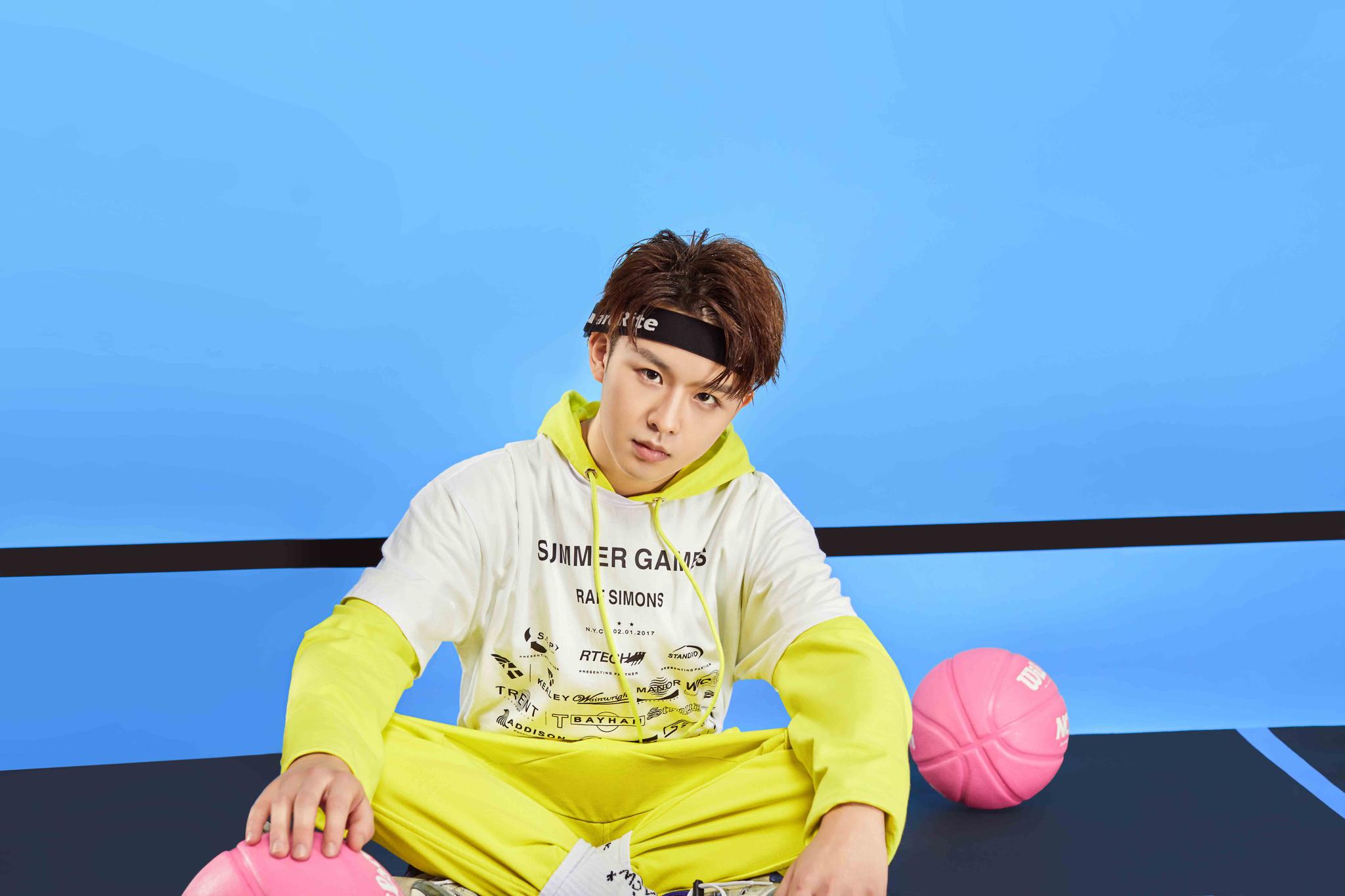 徐浩新曲《男孩女孩》封面造型曝光 重温青涩少年时代