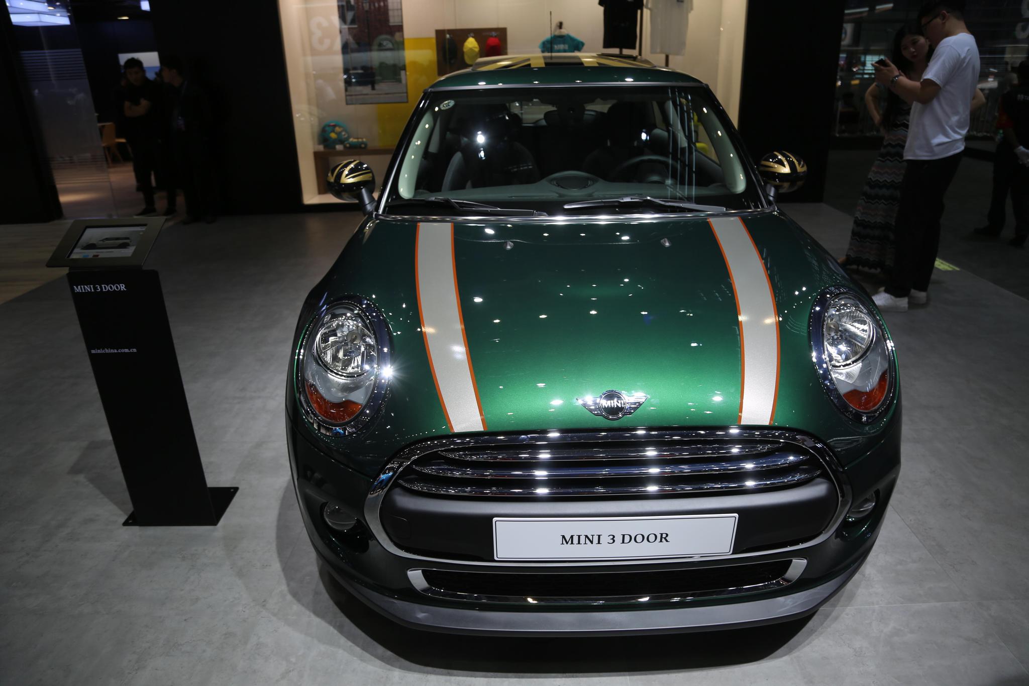 实拍宝马新一季minione三门版20万级别入门卡丁车乐趣