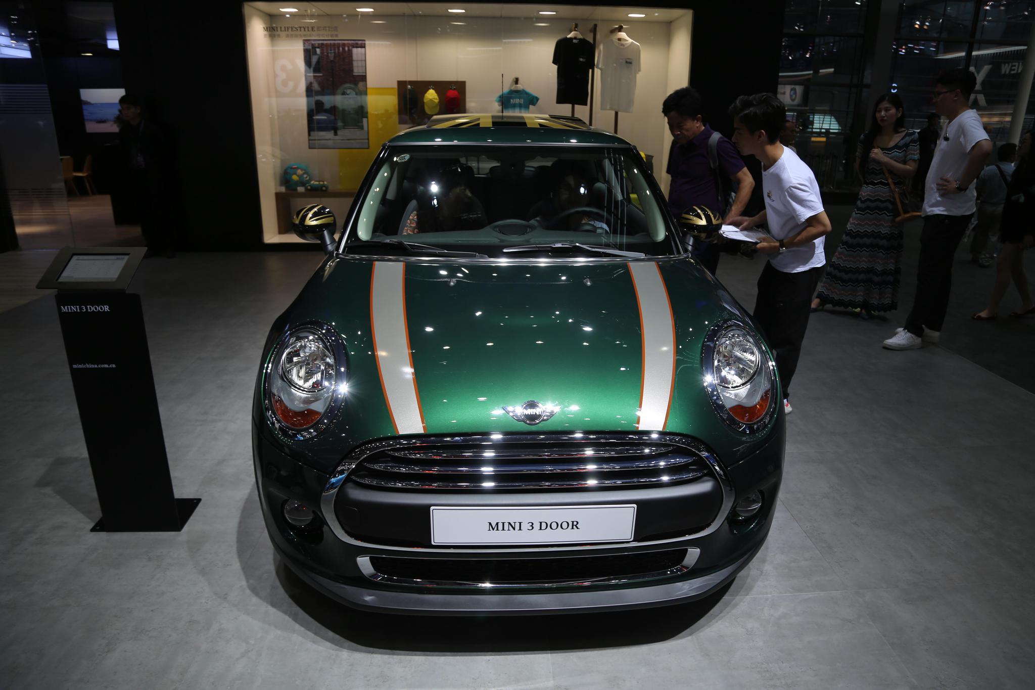 实拍宝马新一季minione三门版20万级别入门卡丁车乐趣