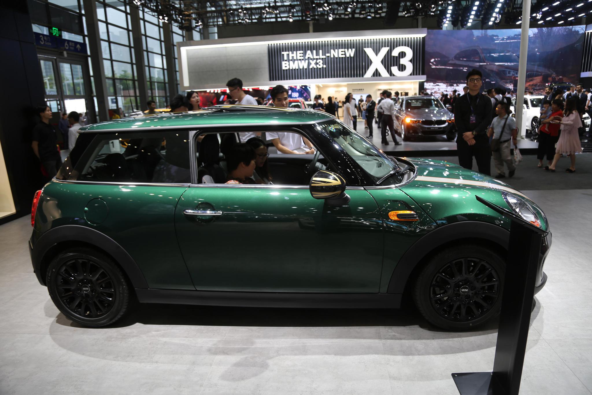实拍宝马新一季MINI ONE三门版,20万级别入门卡丁车乐趣!-新浪汽车