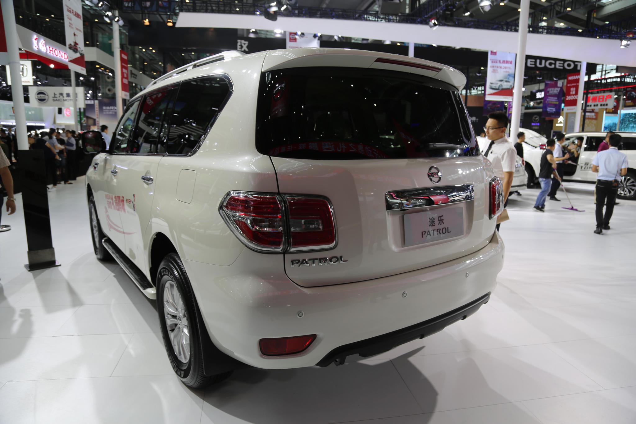 实拍日产途乐,原装进口旗舰suv王者归来!