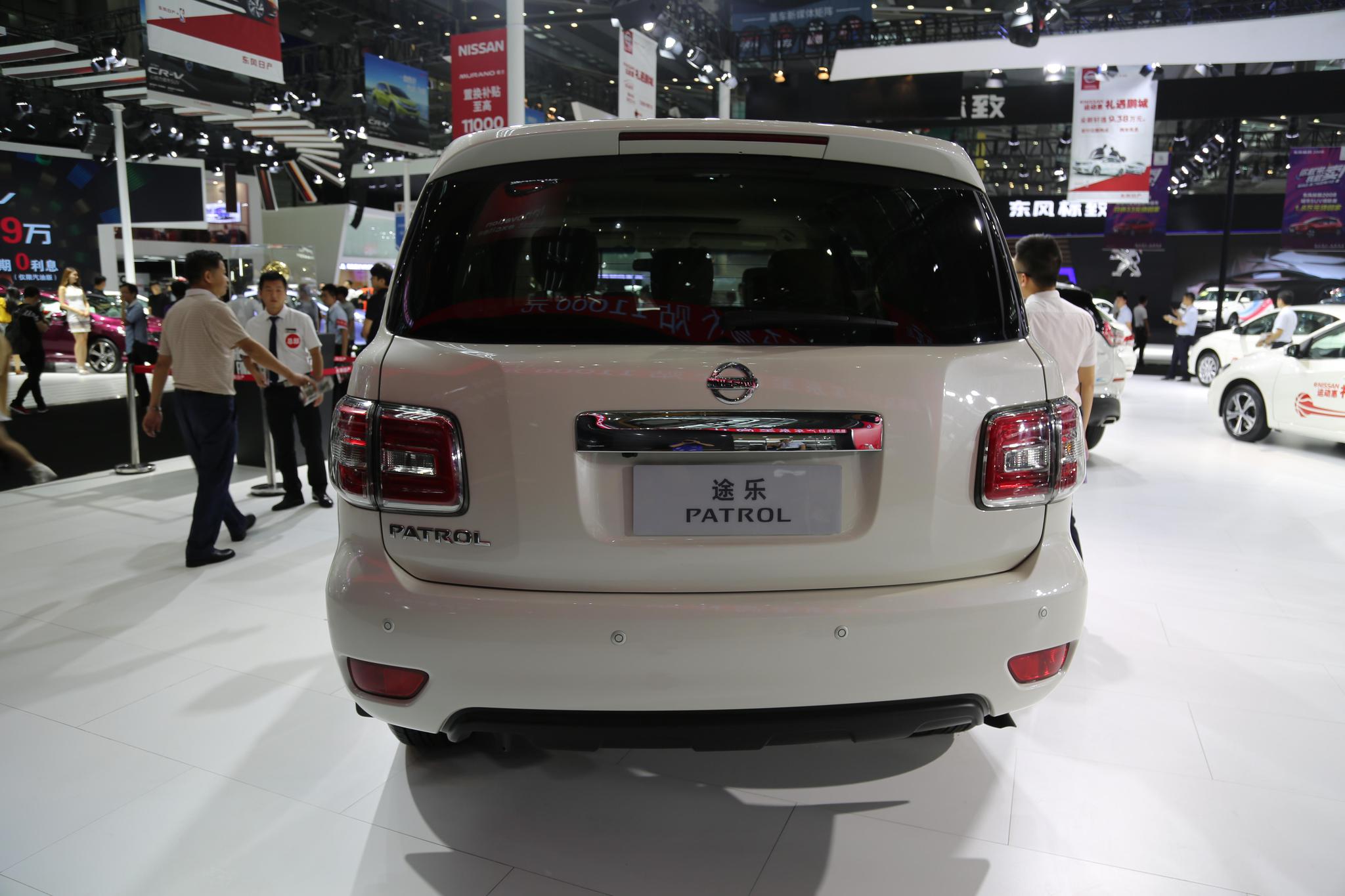 实拍日产途乐,原装进口旗舰suv王者归来!