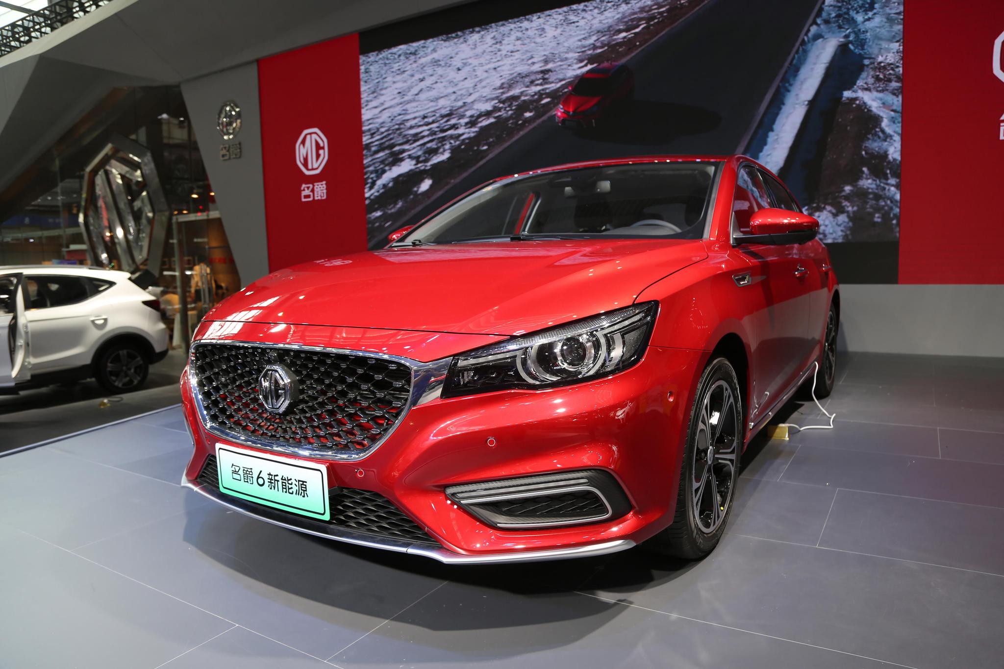 上汽名爵6插电混动版,20万级别互联网新能源轿跑,车展实拍!