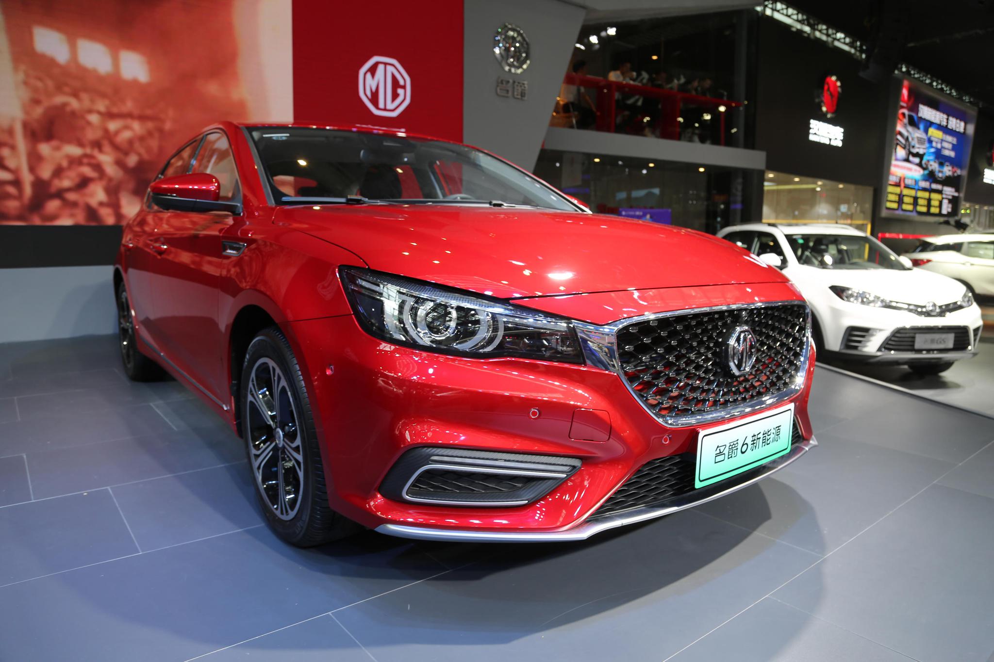 上汽名爵6插电混动版,20万级别互联网新能源轿跑,车展实拍!-新浪汽车