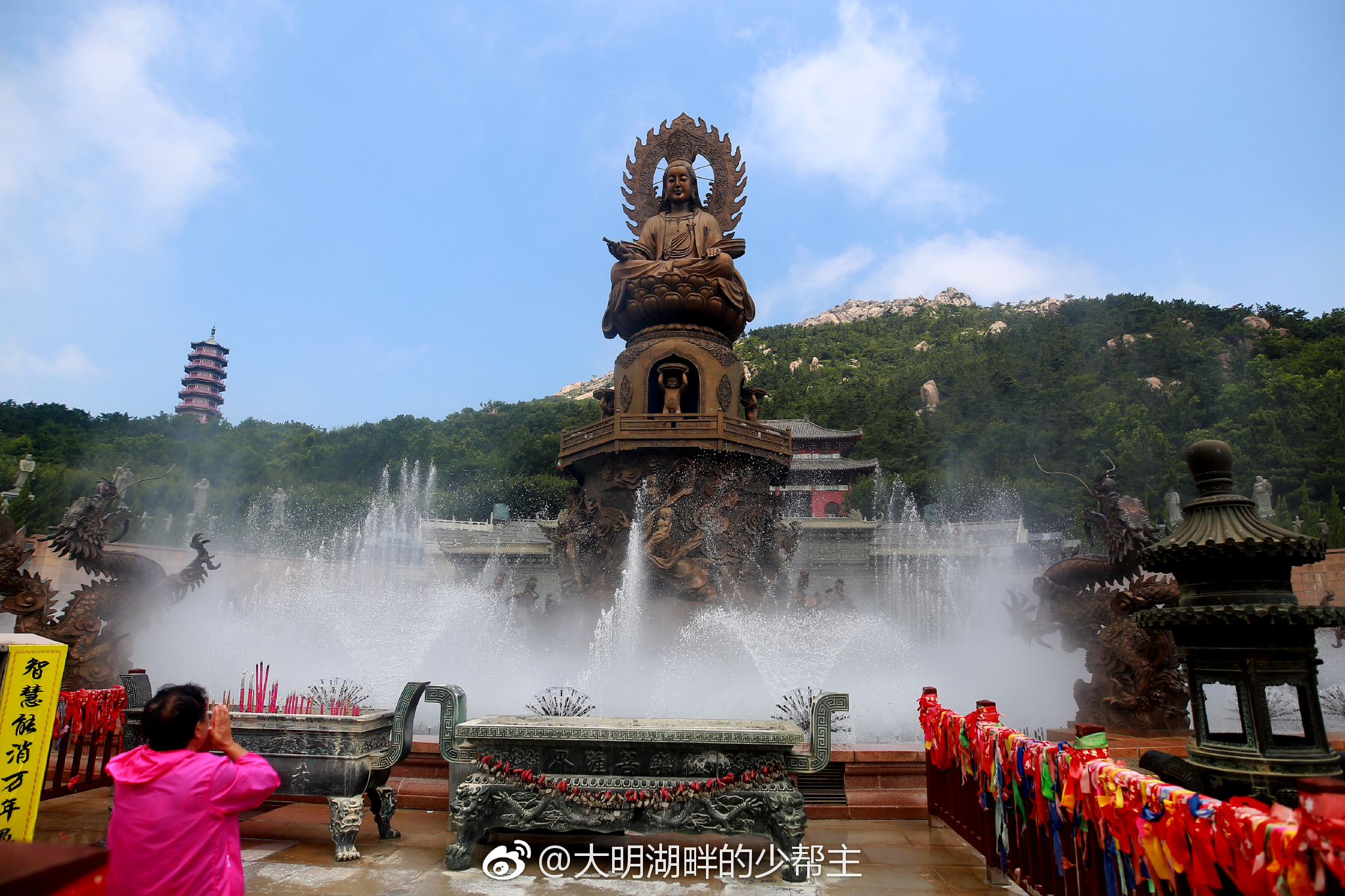 赤山法华院西侧有中国首创震撼世界的观音动感音乐喷泉广场极乐