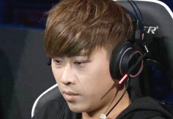 lol王者回归邀请赛,曾经选手重新登场,网友:我要看皇族white