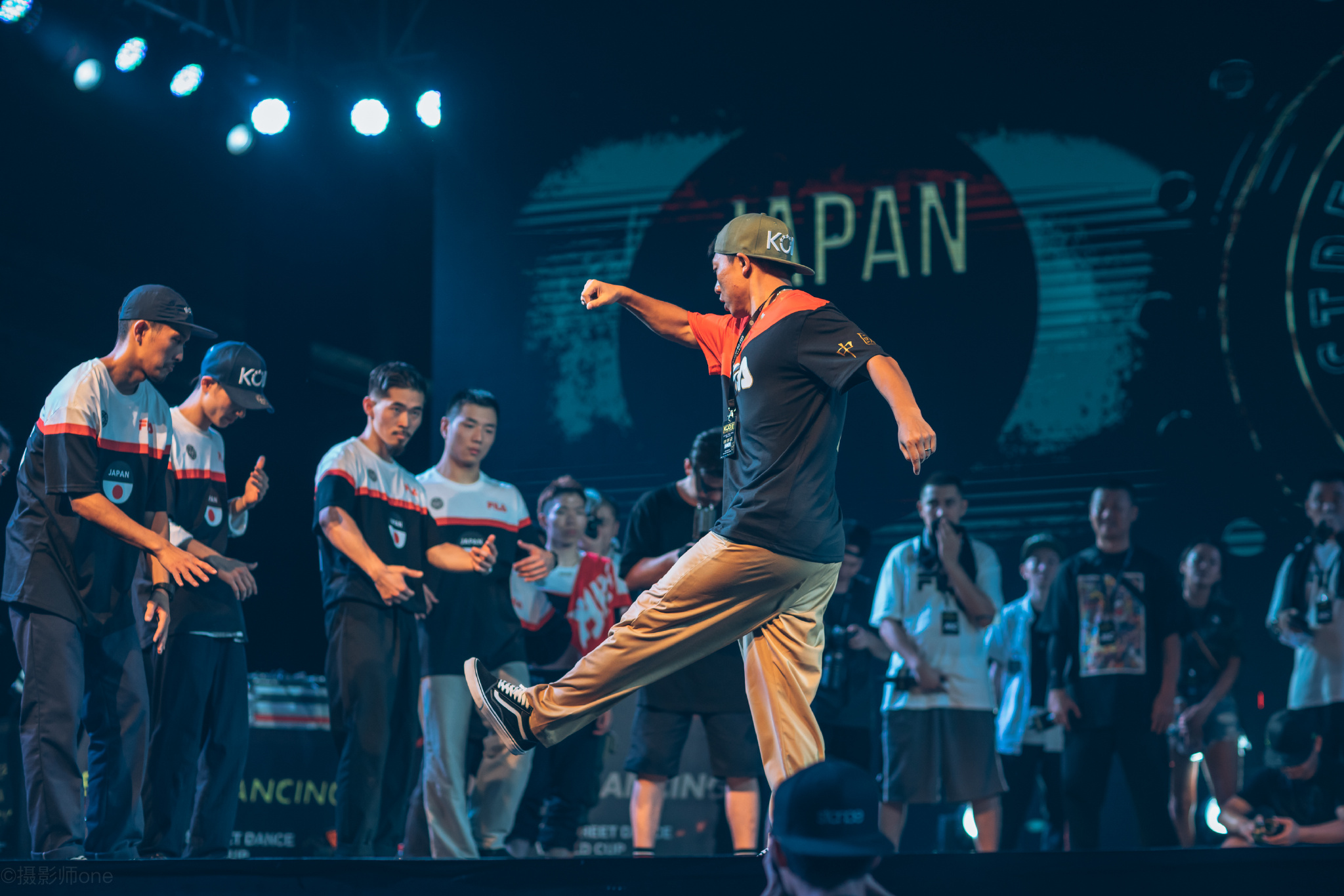 这就是街舞石头哥和王子奇的battle《失恋阵线联盟》炸了!看100遍都.