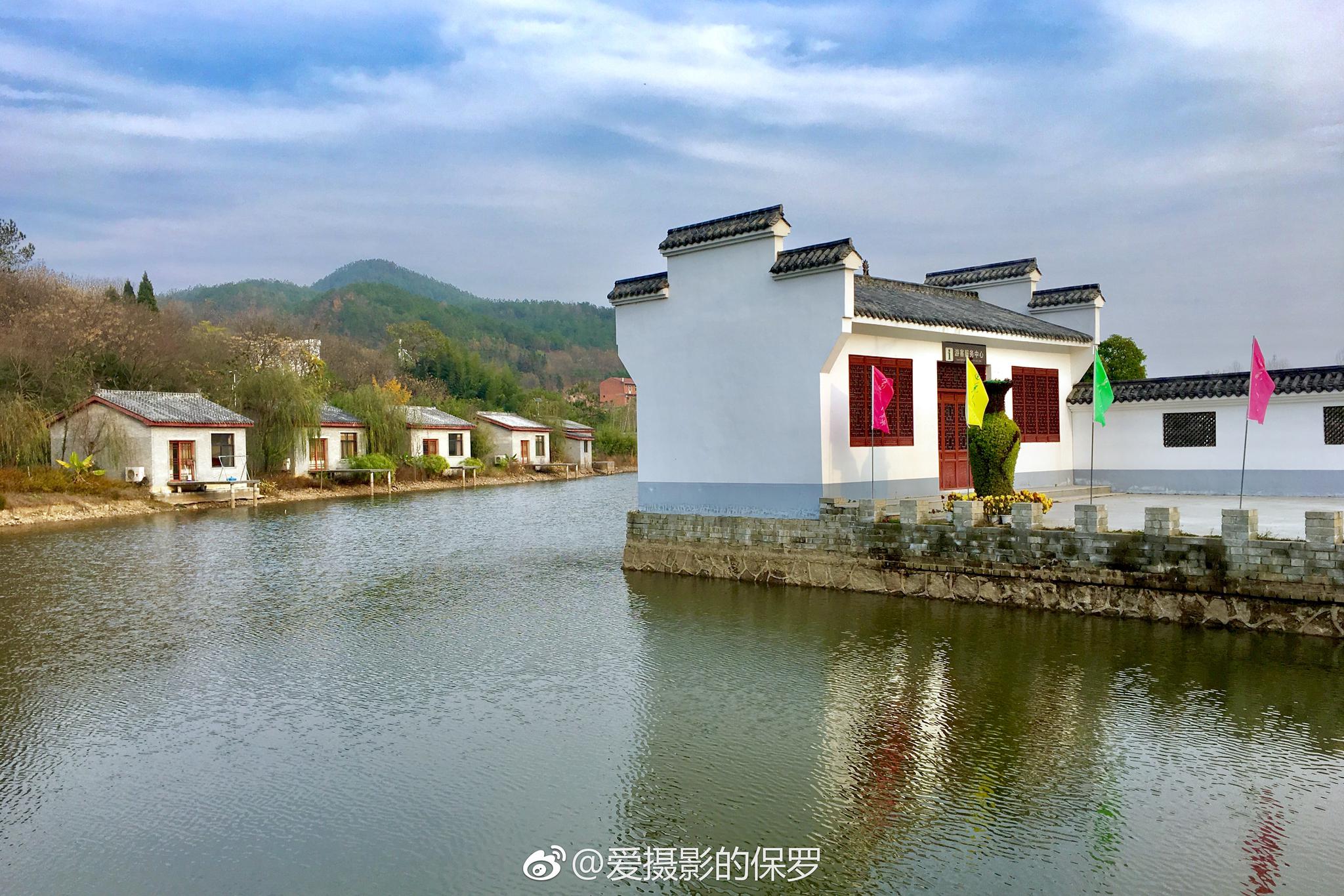 麻城菊香人家麻城市菊香人家休闲养生景区位于湖北省麻城市城北12公