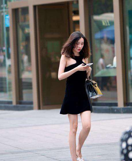 重庆时尚街拍: 重庆妹子就是美 个个身材好穿搭时尚非常有特色