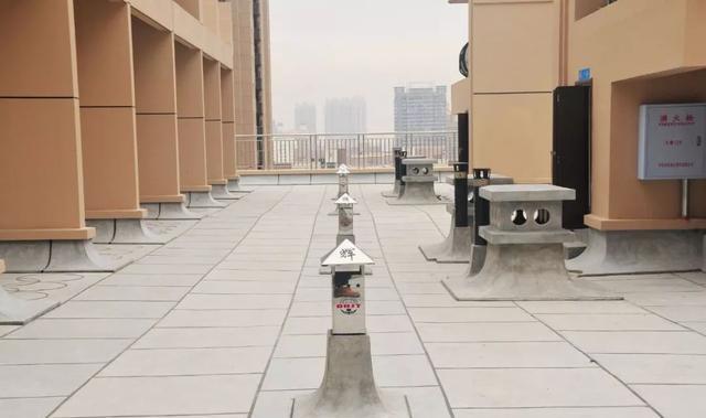 屋面台阶造型效果(大理石)出屋面台阶造型效果(雨花石)屋面r角效果屋