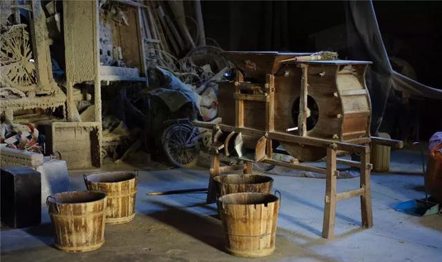 村里的碾米厂碾米厂的老机器,像依旧讲诉着关于米的故事村民自己搞