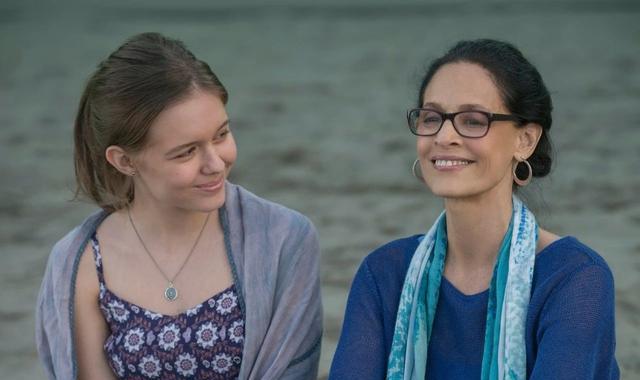 " 奶奶笑着说:"已经有很多天使在爱着他了,而你有我,你是我的全世界