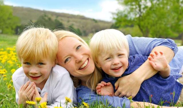 怎么培养孩子正确的三观?聪明的妈妈这样做,孩