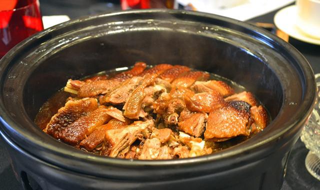 搵食广东：顺德名菜“古法彭公鹅”！|顺德|公鹅|名菜|彭公|白云_新浪新闻