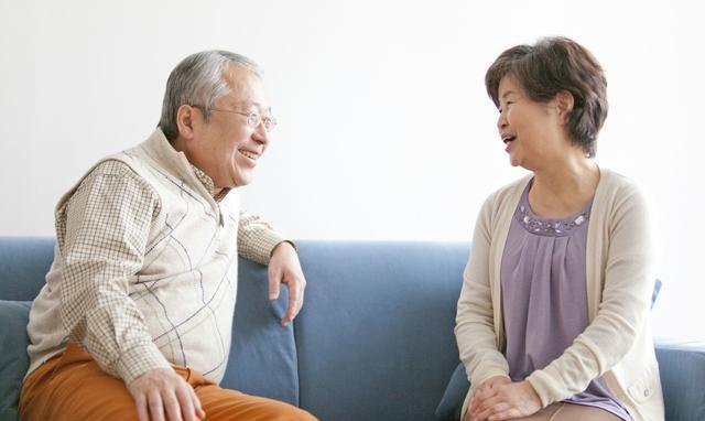 半夜三更下夜班回家, 看到公公婆婆干的事, 我不由得脸红了!