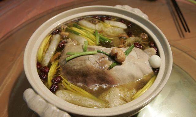 超简单的药膳肚包鸡的配方及制作——满满的都是补品!