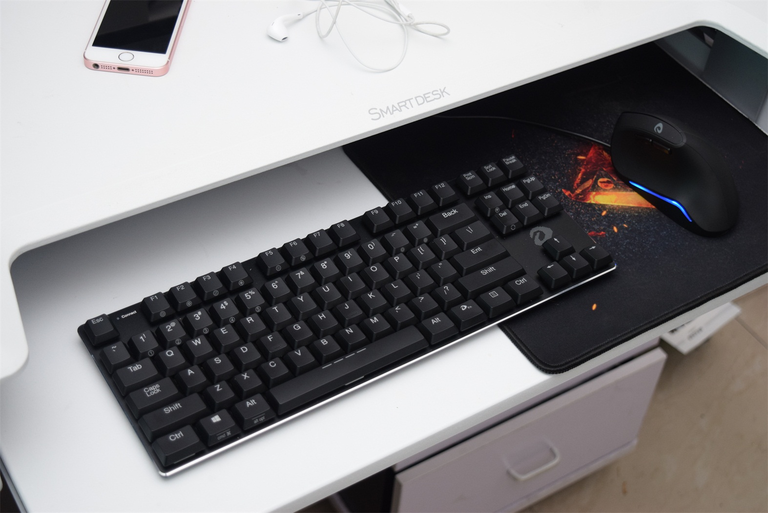 键盘是达尔优的ek820的80%配列,在平时办公的时候也很少用到数字区.