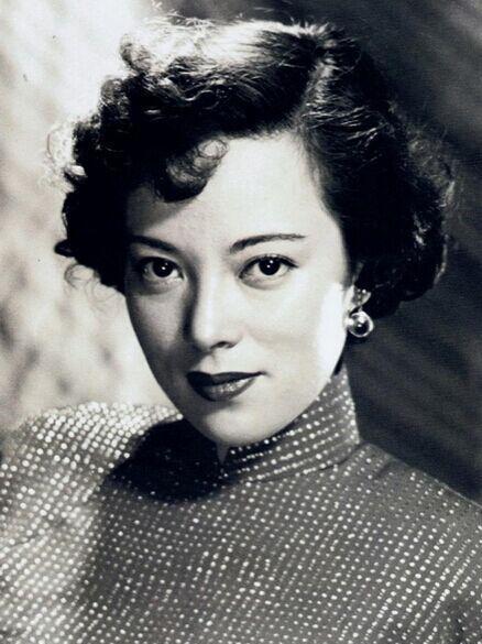应该说,她不叫李香兰,而应该叫山口淑子.