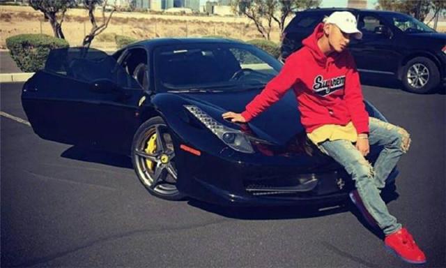 他没演技收入却是张一山的数倍,座驾均高于400万老爸身价200亿!