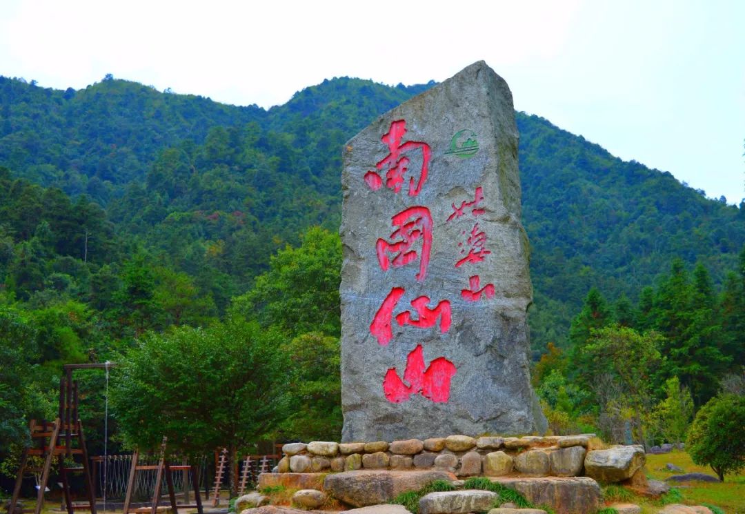 姑婆山是国家四a级旅游景区,是香港——广州——桂林黄金旅游线上的