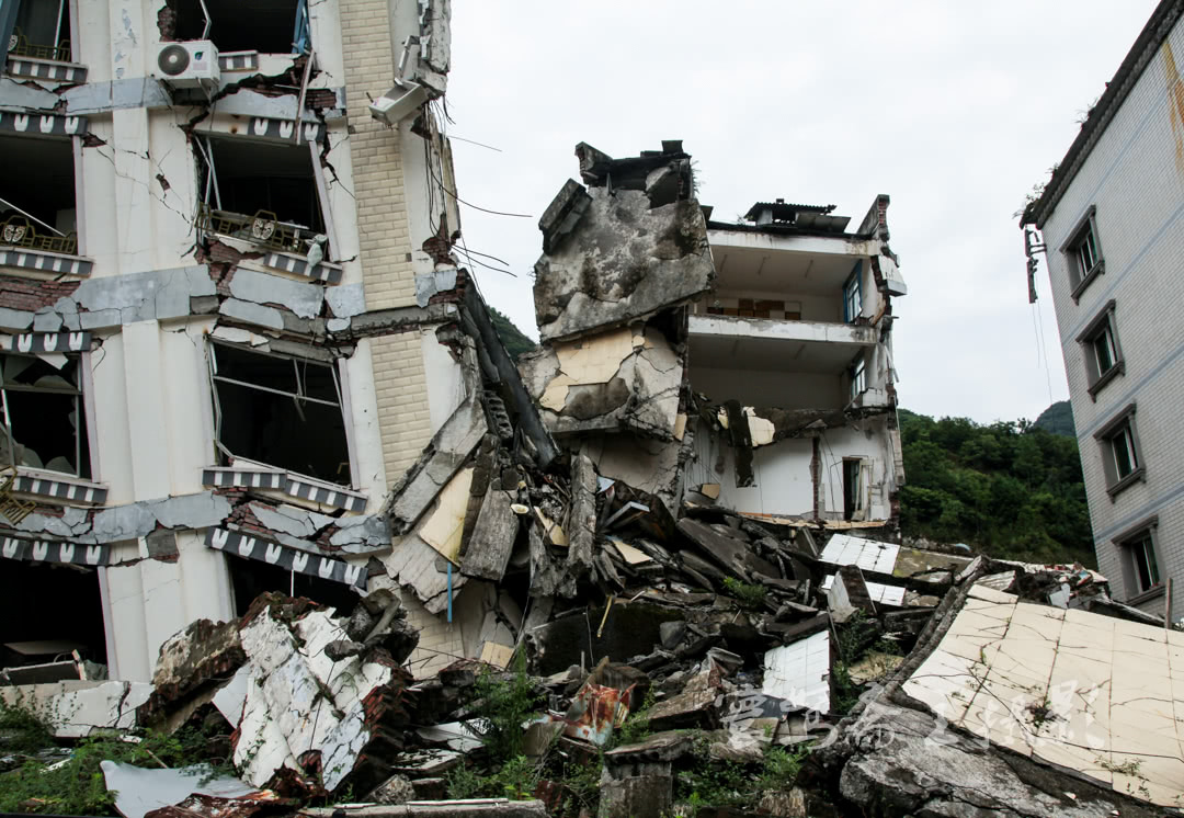 汶川地震十周年,缅怀遇难同胞,带你走进老北川的地震遗址看看