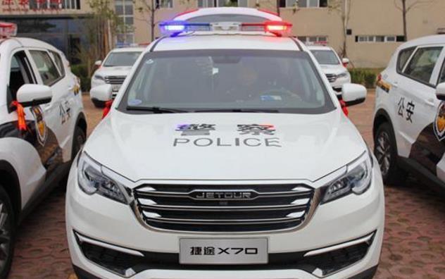 而这几年,国内的警车德系车好像在一步步的变少,国产车种的吉利传祺