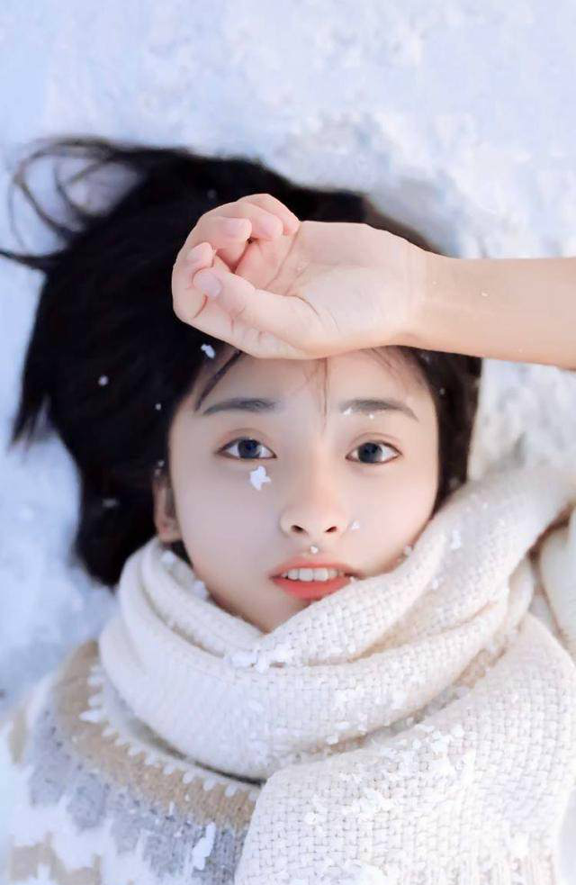 看,致我们单纯的小美好,陈小希教你轻松穿出女神范
