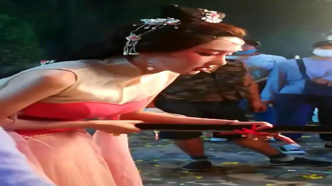 性感女二号文梦洋被金尤美刺了一剑!《将军请上榻》片场花絮!