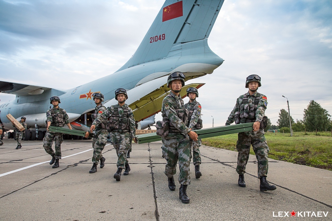 参加上海合作组织"和平使命-2018"演习的中国人民解放军陆军部队抵