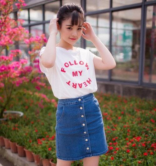 夏季牛仔半裙配什么上衣 时尚牛仔半裙穿搭范