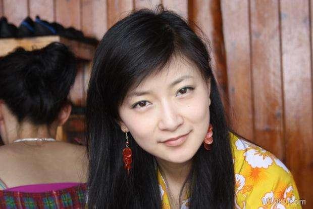 乡村爱情里李秋歌的扮演者金玫玫,乖巧可爱!网友:最喜欢小虎牙