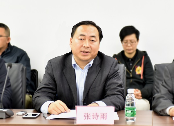国研文化传媒集团(国研智库)总裁张诗雨主持会议 与会专家和代表一致