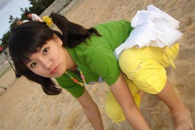 她是央视少儿主持人嫁绿泡泡恩爱8年今35岁还像个小孩