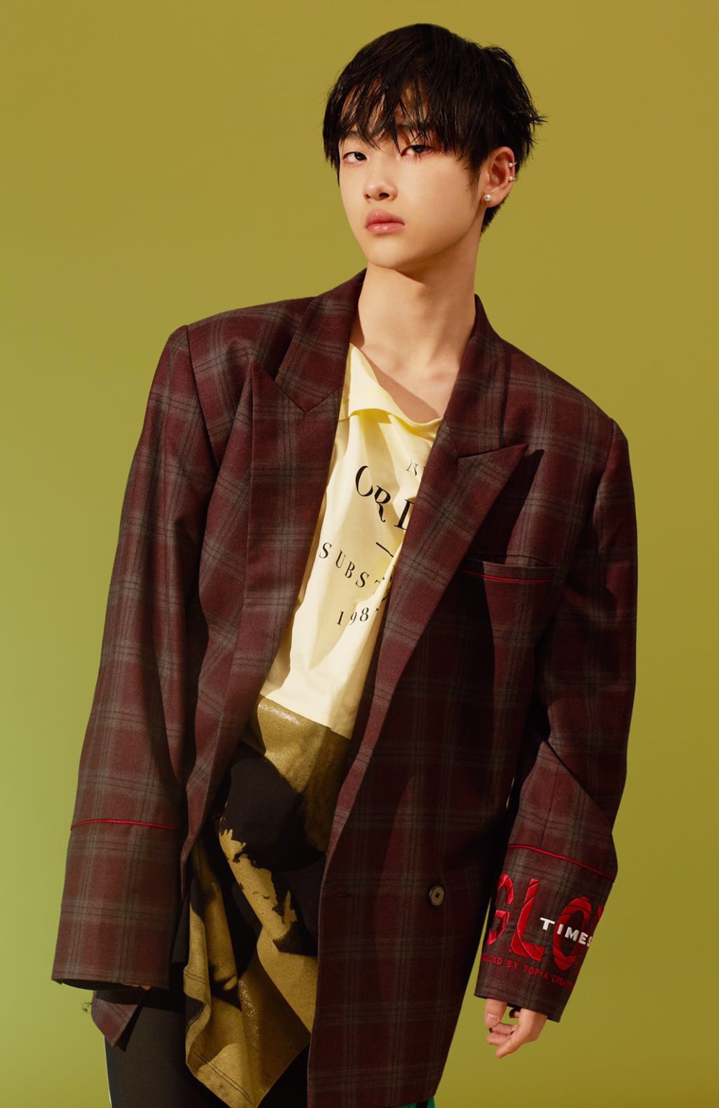 周震南《放开我北鼻》首播热搜 潮音少年萌酷反差