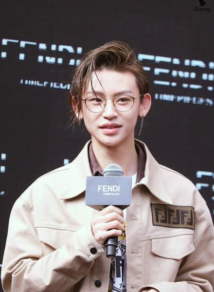 nine percent成员戴眼镜:小鬼清纯,范丞丞文艺,王子异超韩范!