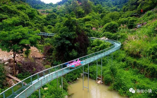 泉州1680米玻璃漂流水滑道"开漂"啦!夏天刺激浪起来!__财经头条