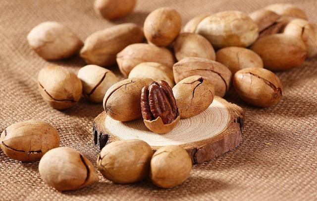 碧根果是世界十大坚果之一,又名薄壳山核桃,长