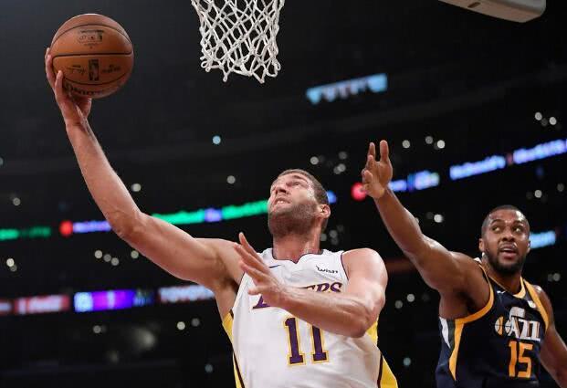 费城双帝44+32+17对飚雄鹿双核57+22+14!胜