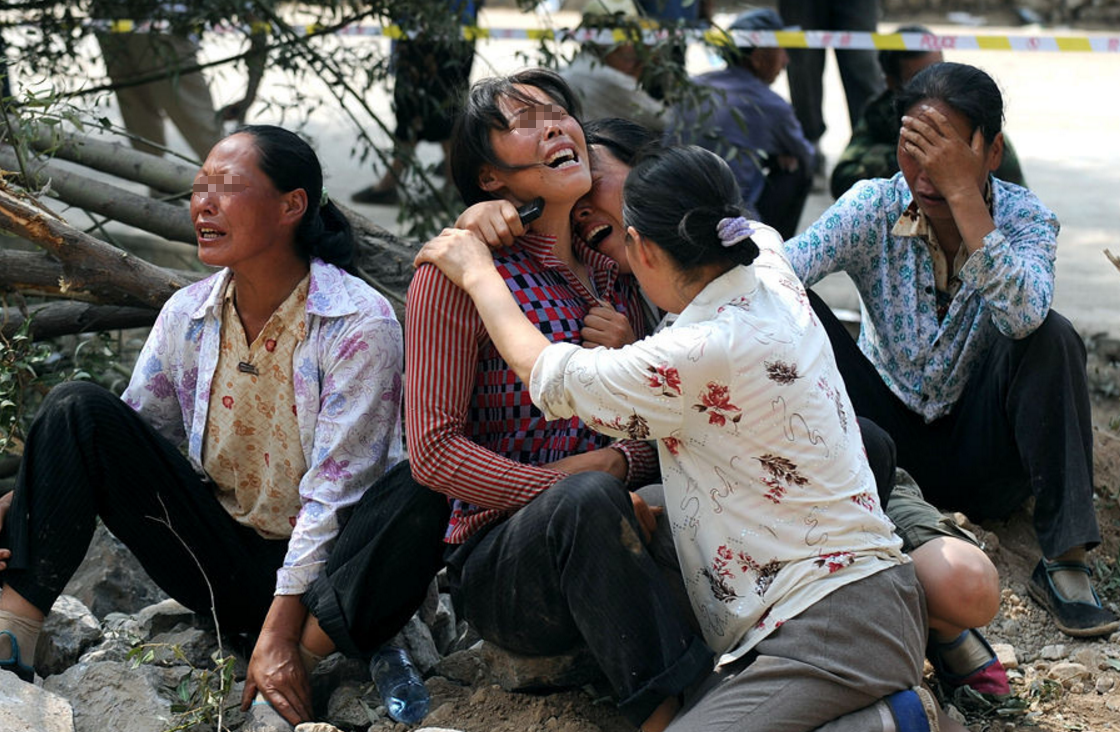 8岁儿童贪玩被淹死,爷爷觉得有"水鬼",抽干水爷爷红了眼