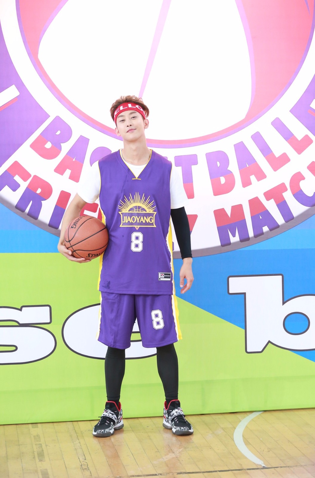 但作为导火索一般的关键人物,周艺轩在剧中与男女主,学校篮球队错综