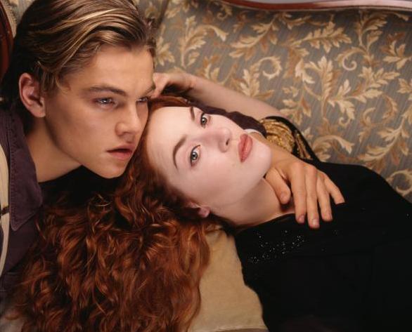 24年前《泰坦尼克号》男女主角,如今一个美若天仙一个胖成大叔