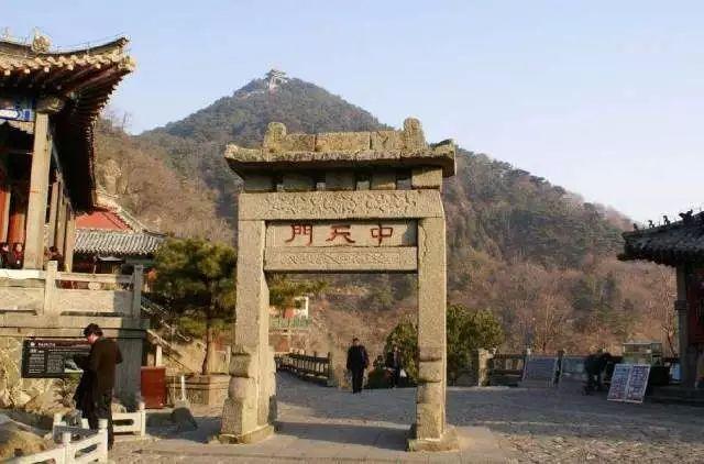 泰山游记:雨中登泰山