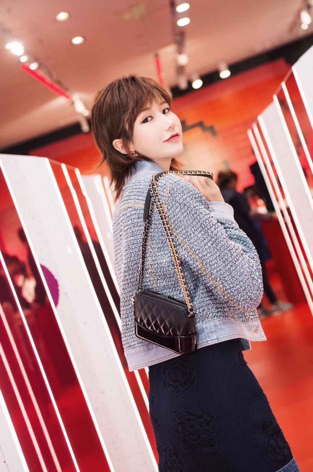 金伶佳与新f4王鹤棣情侣装 网友直呼:"男神收割机"