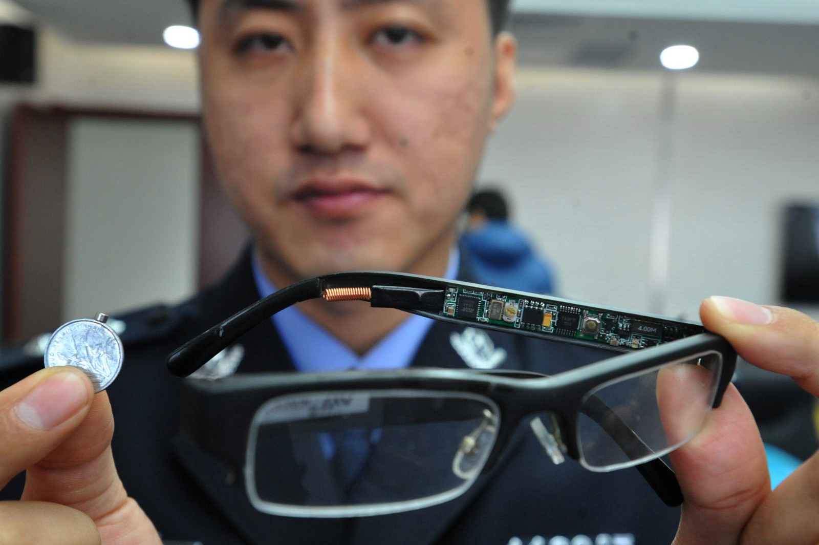 考试作弊器小如米粒,高科技作弊让警察倍感吃惊