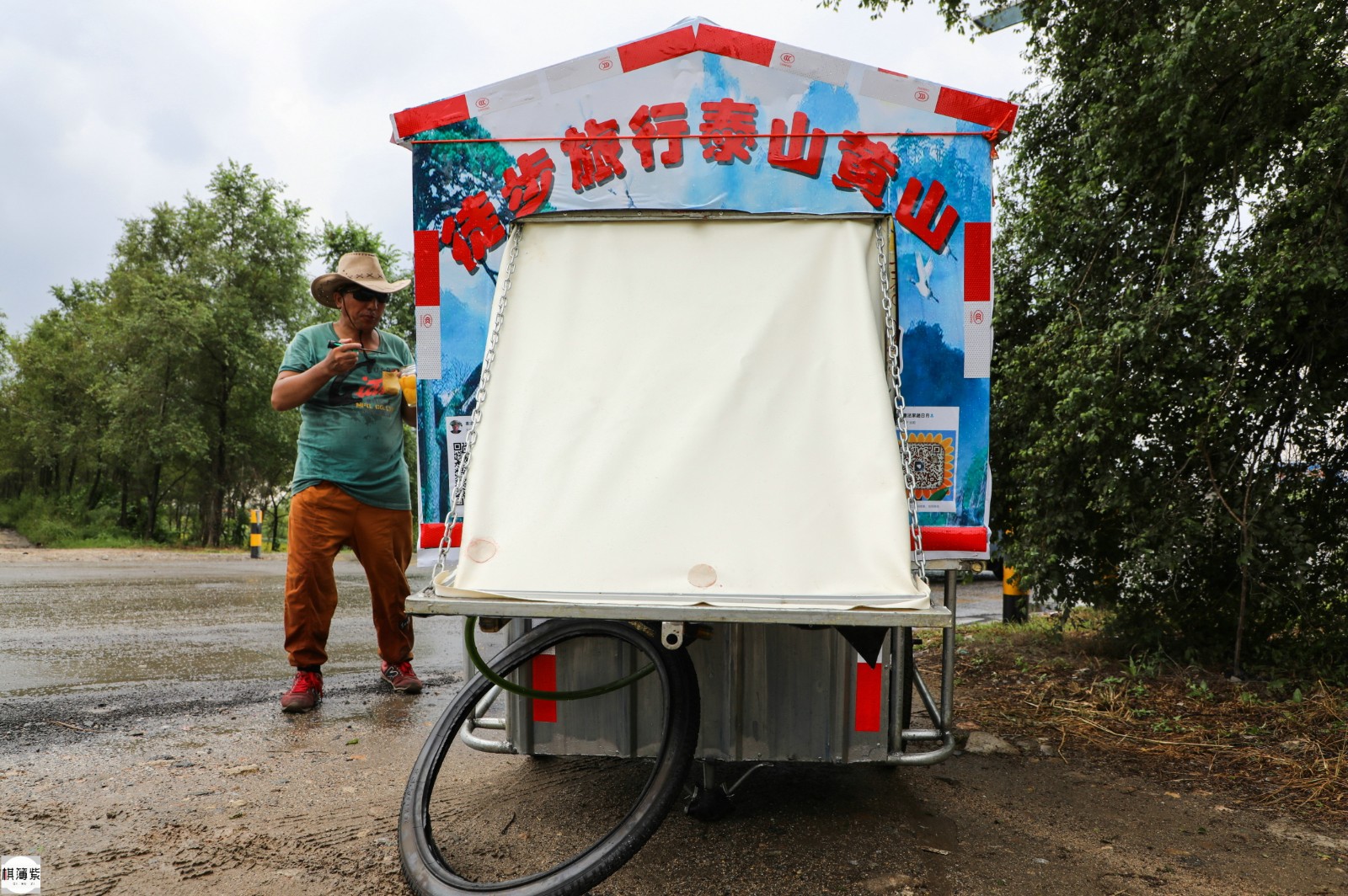 为减肥!54岁东北男人3000元造房车,徒步6000里去黄山