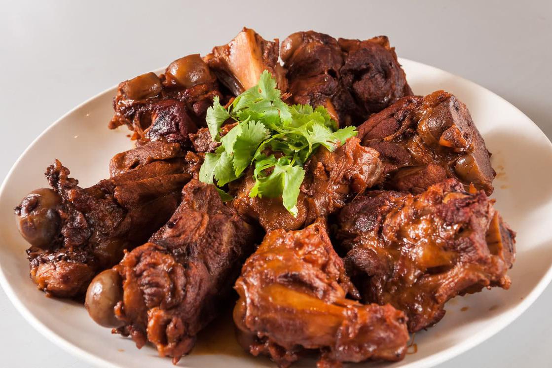 酱骨头时加点它做出的酱骨头既好吃又不腥方法1分钟就能学会