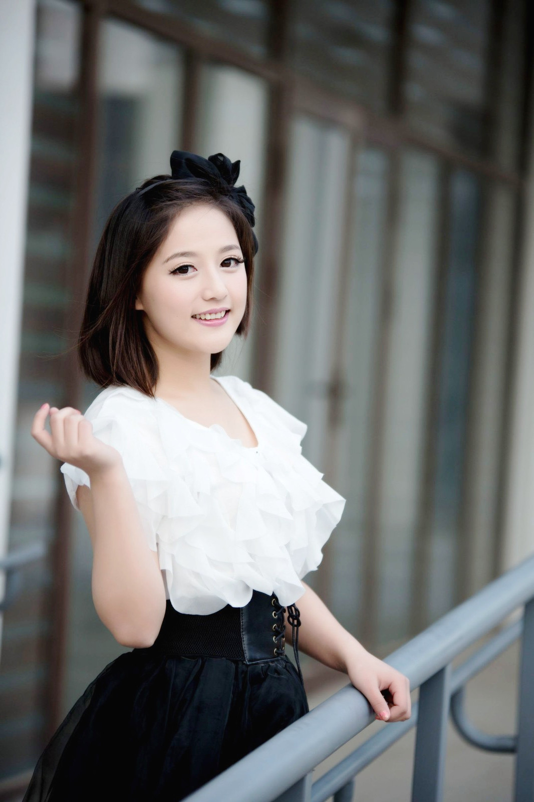 人像摄影(年轻时尚的微笑少女姑娘)